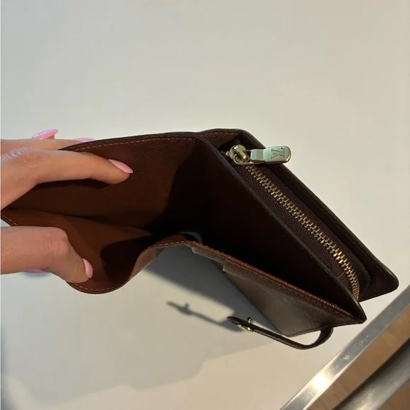 Louis Vuitton LV Monogram Wallet - Picture 8 of 10